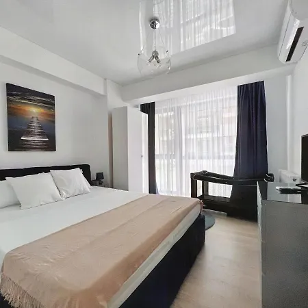 Black Sea - Madrid Apartment
